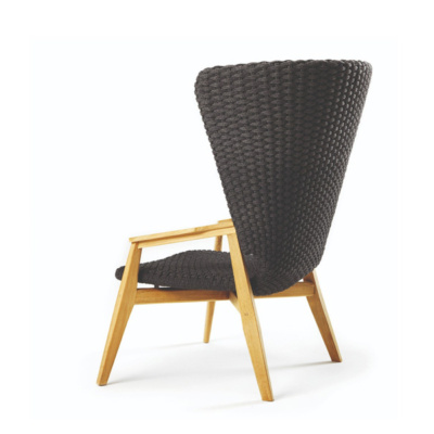 Wysoki fotel ogrodowy - Knit włoskiej marki Ethimo, wykonany z drewna tekowego